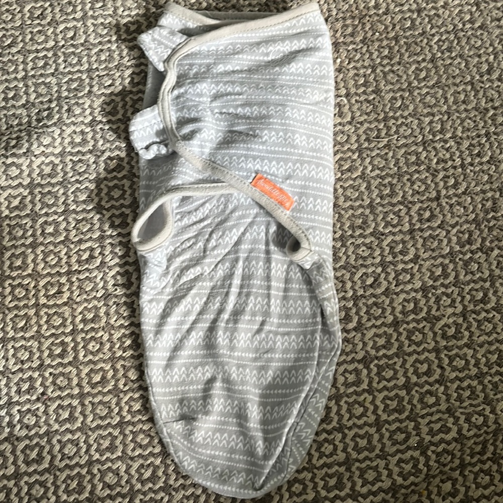 Grey patterned sm/med Swaddleme swaddle